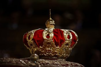 Como seria o Brasil se ainda vivêssemos na Monarquia? Quem seria o imperador do Brasil?