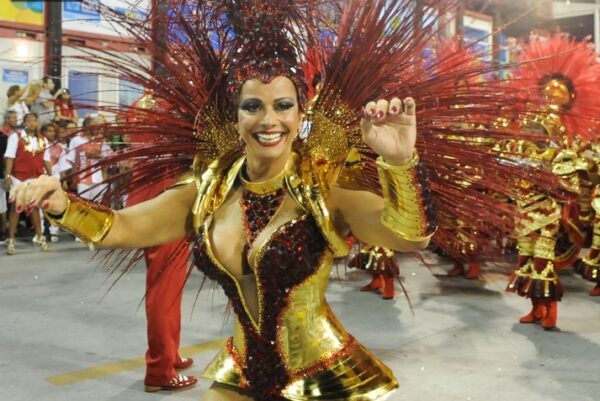 Desfiles-Carnaval-RJ-2014