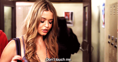 Alison-DiLaurentis-Dont-Touch-Me-On-Pretty-Little-Liars