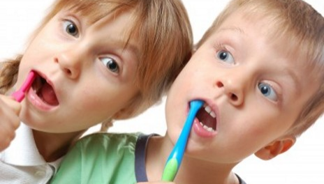 Estimular-as-crianças-a-escovar-os-dentes