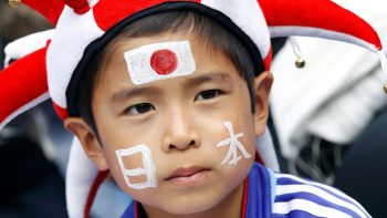 O que acontece quando uma criança japonesa encontra uma carteira caída no chão