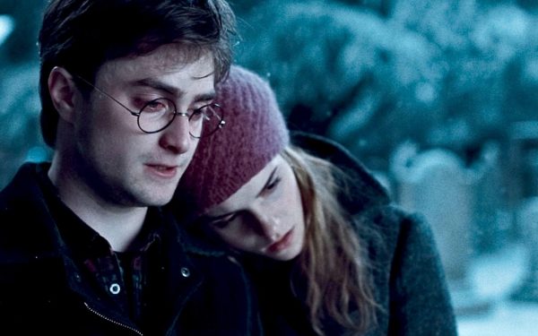 HP7A-TR2-027 (L-r) DANIEL RADCLIFFE as Harry Potter and EMMA WATSON as Hermione Granger in Warner Bros. Pictures’ fantasy adventure “HARRY POTTER AND THE DEATHLY HALLOWS – PART 1,” a Warner Bros. Pictures release.    Photo courtesy of Warner Bros. Pictures