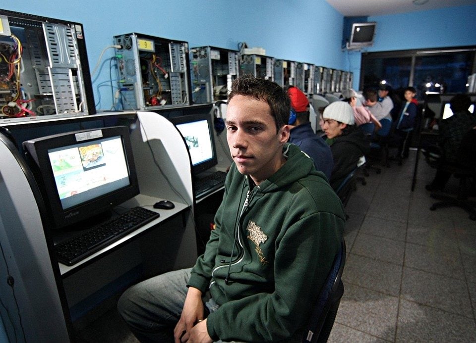 7 coisas constrangedoras que todo mundo já passou em uma lan house