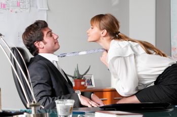 7 verdades que ninguém te conta sobre namorar um colega de trabalho