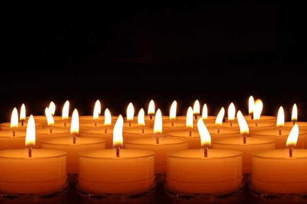 candles-492171_960_720