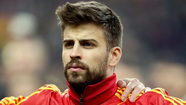 26mar2013-gerard-pique-ouve-o-hino-nacional-da-espanha-antes-de-jogo-contra-a-franca-em-paris-1371314343746_1920x1080