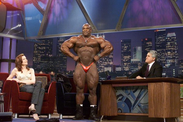 THE TONIGHT SHOW WITH JAY LENO -- 1950 -- Pictured: (l-r) Actress Geena Davis, bodybuilder Mr. Olympia Ronnie Coleman during an interview with host Jay Leno on November 27, 2001 -- (Photo by: Paul Drinkwater/NBC/NBCU Photo Bank via Getty Images)