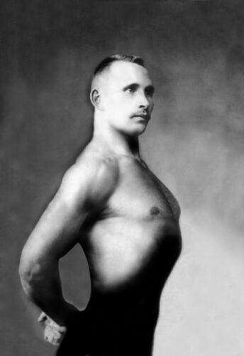 RUSSIA - CIRCA 1900: Right Profile of Bodybuilder from the Waist Up (Photo by Buyenlarge/Getty Images)