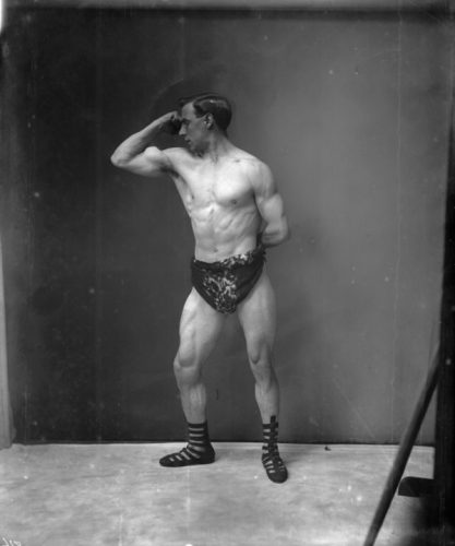 circa 1905: The muscle bound Mr Eggleton, manager of Sandows physical school. (Photo by Reinhold Thiele/Thiele/Getty Images)