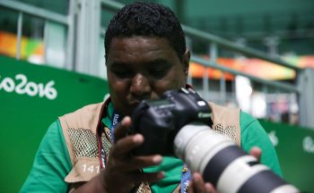 Fotógrafo cego surpreende a internet com imagens incríveis que fez na Paralimpíadas
