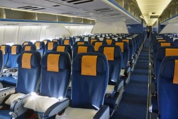 Por que as companhias aéreas não têm paraquedas para os passageiros?