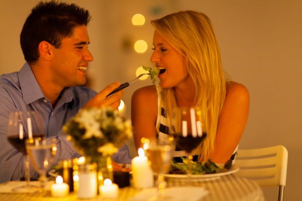  9 věcí, které by si muži nejvíce přáli, aby ženy dělaly na prvním rande