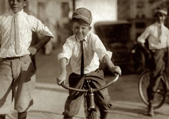 Como eram os jovens de 22 países há 100 anos atrás?