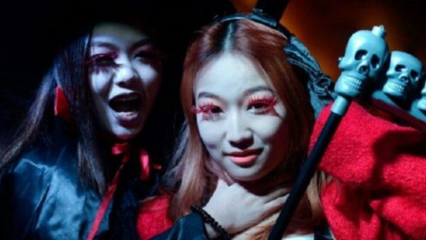 141031131705_china_halloween_costumes_and_make-up_640x360__nocredit