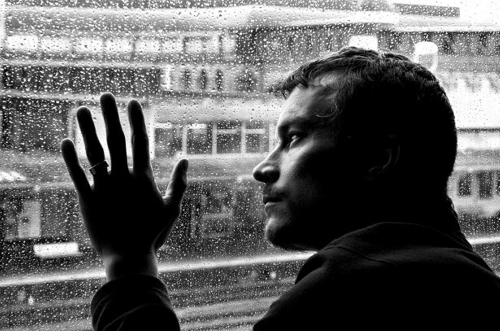 8 sinais de que você é uma pessoa carente