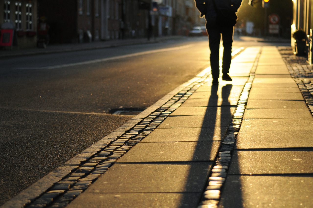 7 coisas que todo homem faz na rua quando está longe da sua mulher