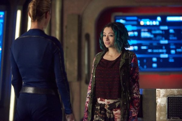 dark-matter-jodelle-ferland-five-dark-matter-tv-series-syfy-38872396-2048-1367