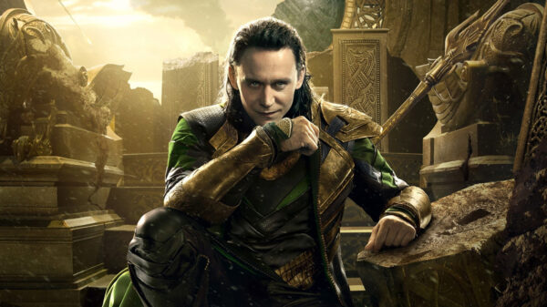 tom-hiddleston-revela-a-primeira-foto-de-loki-em-thor-ragnarok_f