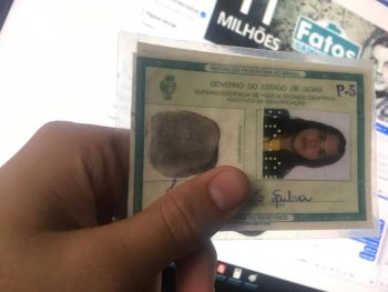 Por que é proibido sorrir em fotos oficiais para documentos?