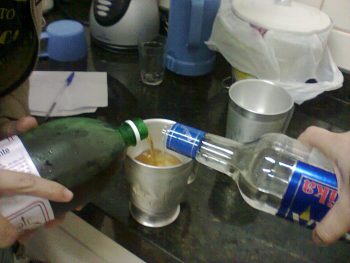 O que acontece se você tomar 3 copos de vodka de uma só vez?