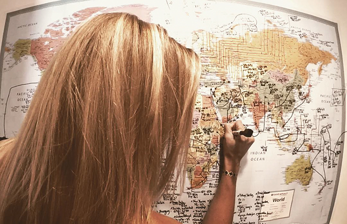 Conheça a primeira mulher a visitar todos os países do planeta