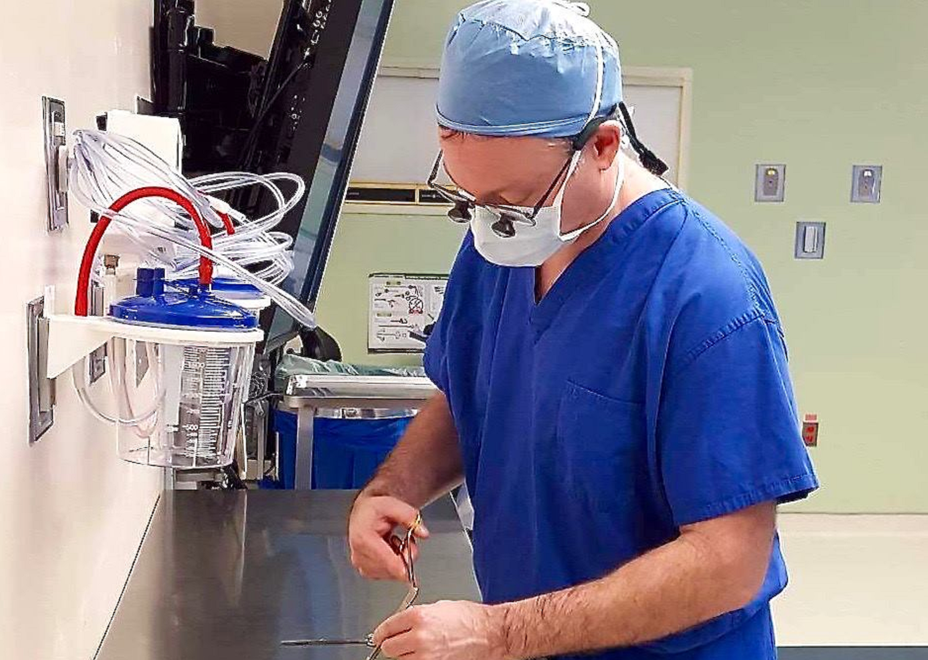 O que esse médico fez por um garoto deixou muitos pais com os olhos cheios d'água