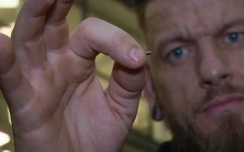 Por que os trabalhadores suecos estão implantando chips no corpo?