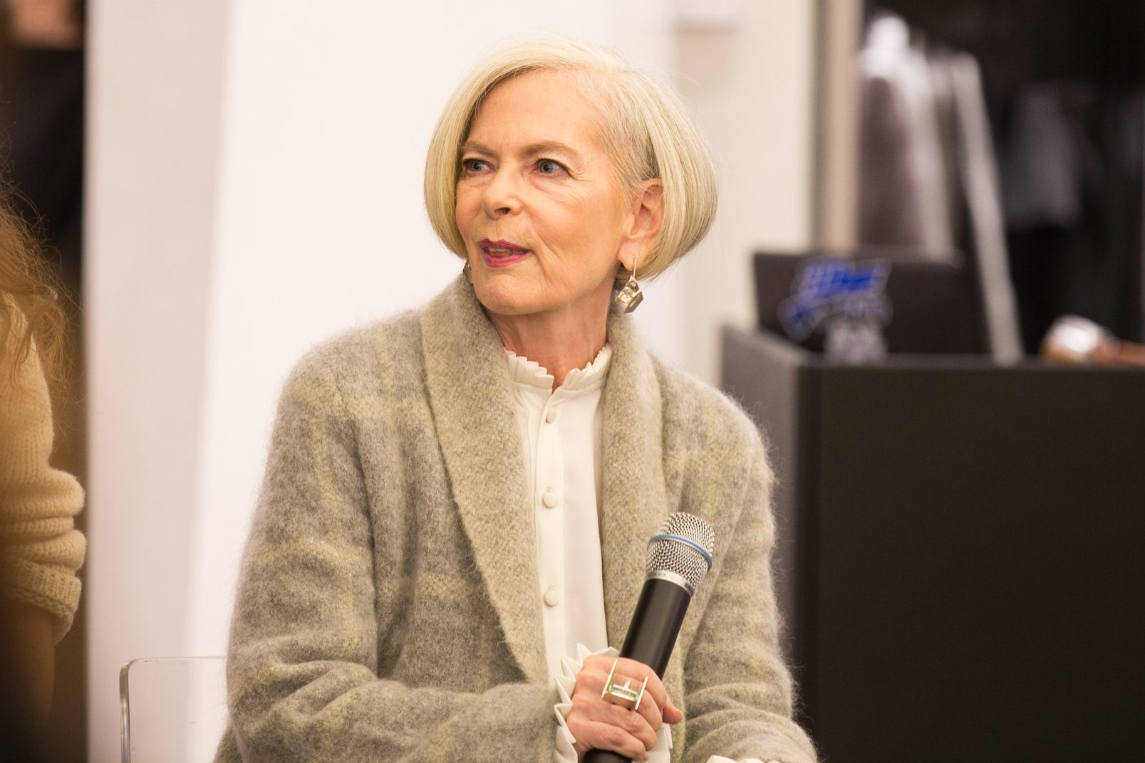 Jornalistas confundiram essa professora de 63 anos com um ícone da moda e sua vida mudou completamente
