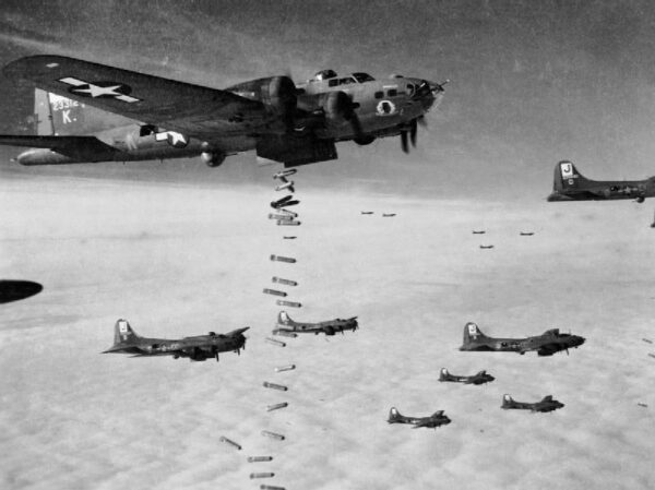 Resultado de imagem para bombardeiros aliados segunda guerra