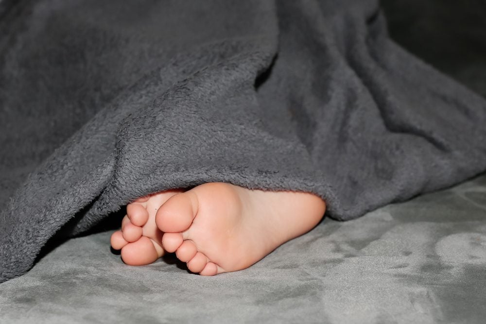 Isso é o que acontece quando você dorme com os pés descobertos