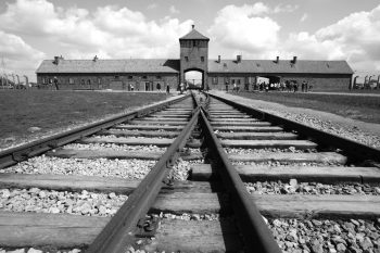 É assim que está o interior de Auschwitz hoje