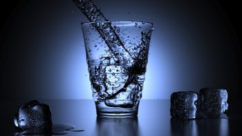 7 motivos convincentes para você parar de beber água gelada agora mesmo