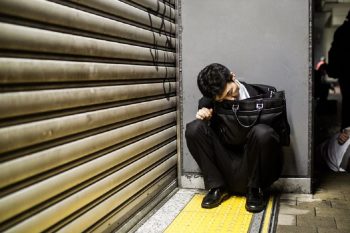 10 imagens fortes que mostram a realidade de trabalhar no Japão