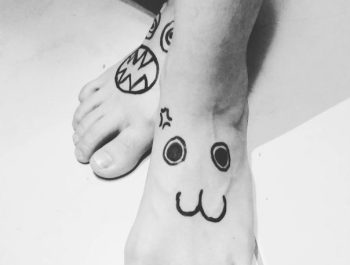 Essa é, provavelmente, a pior tatuadora do Brasil, mas mesmo assim as pessoas ainda pagam pelo trabalho dela
