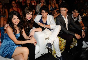 Demi Lovato e Nick Jonas mandaram lindas mensagens para a Selena Gomez