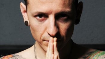 Esse é um vídeo de Chester Bennington 36 horas antes de seu suicídio, e nos mostra como a depressão é uma doença invisível