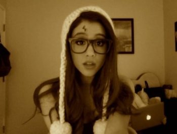 Ariana Grande responde tweet de J.K. Rowling e internet vai a loucura