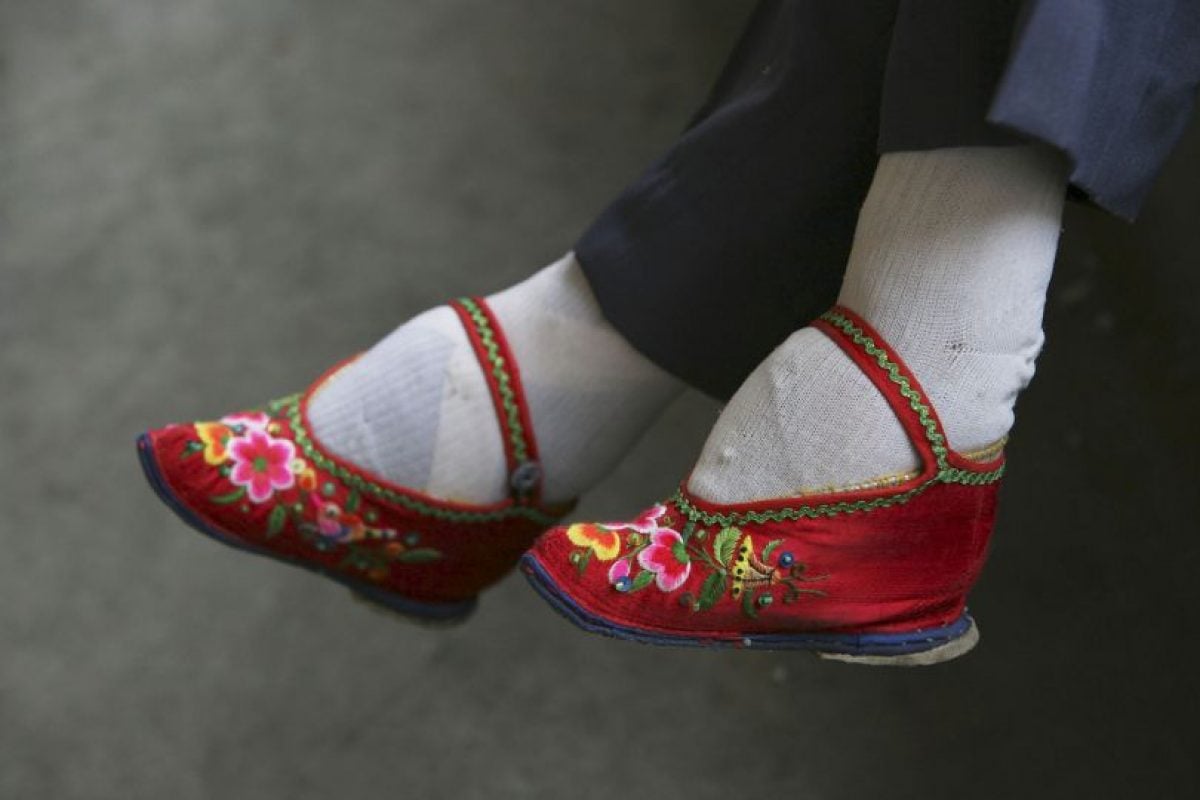 Conheça os pés de Lótus, a técnica de beleza mais dolorosa praticada na