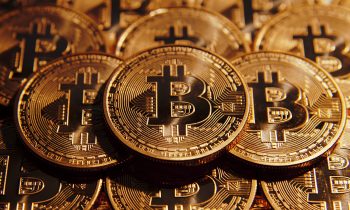 7 pessoas que ficaram podres de ricas comprando Bitcoins