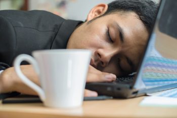 11 maneiras de sobreviver a um dia inteiro quando se está morrendo de sono