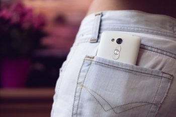 É por isso que a maioria das roupas femininas não tem bolsos