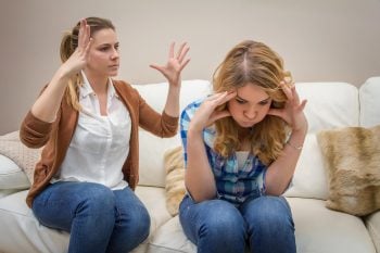 7 situações constrangedoras que todo mundo que mora com a mãe tem que passar
