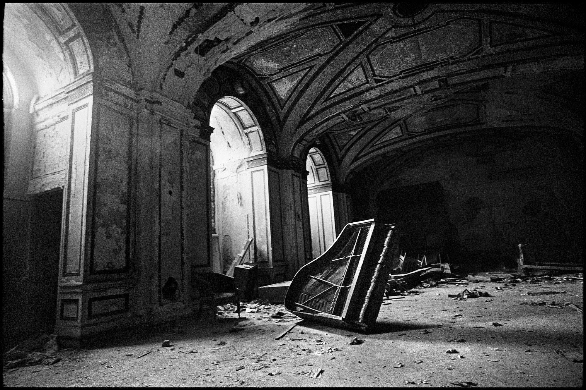 5 hotéis abandonados que escondem histórias terríveis