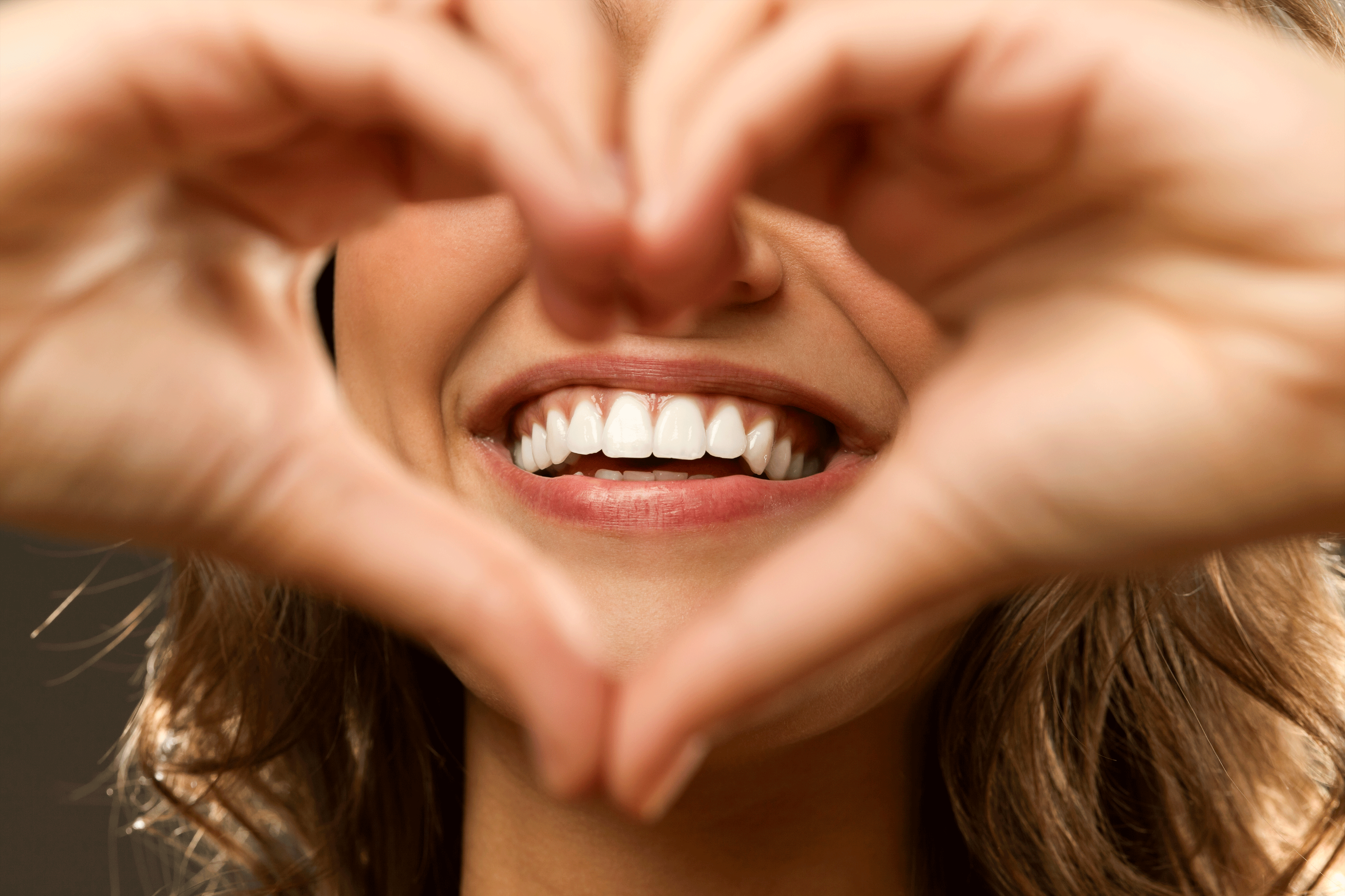 8 maneiras fáceis de evitar cáries e deixar os dentes mais saudáveis