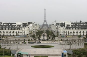 13 imagens que revelam a estranha semelhança entre Paris e a China