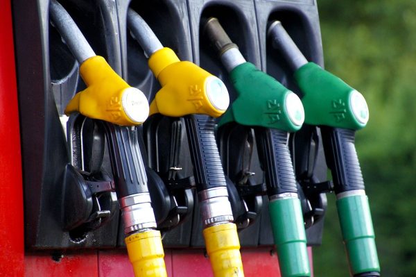 A gasolina mais cara e a mais barata do mundo