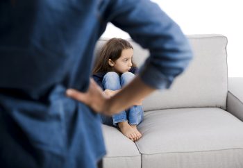 Mãe toma decisão ‘radical’ após sua filha cometer bullying na escola