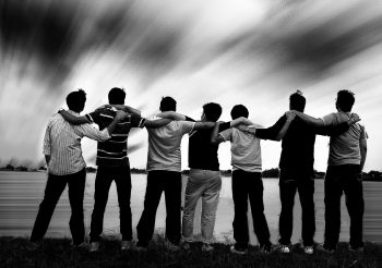 10 imagens hilárias que provam que existem amigos loucos