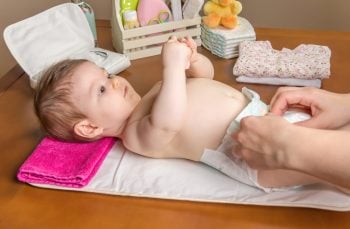 Estudo diz que cocô de bebê pode trazer benefícios a saúde