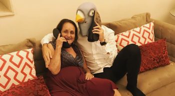 Conheça a Vó da Pomba, uma velhinha com alzheimer que está divertindo a internet